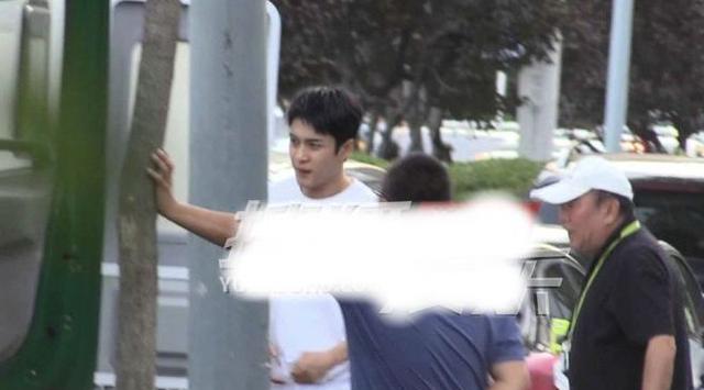 韩东君|韩东君多日现身《装腔》片场，疑似顶替男主徐开骋，网友表示支持