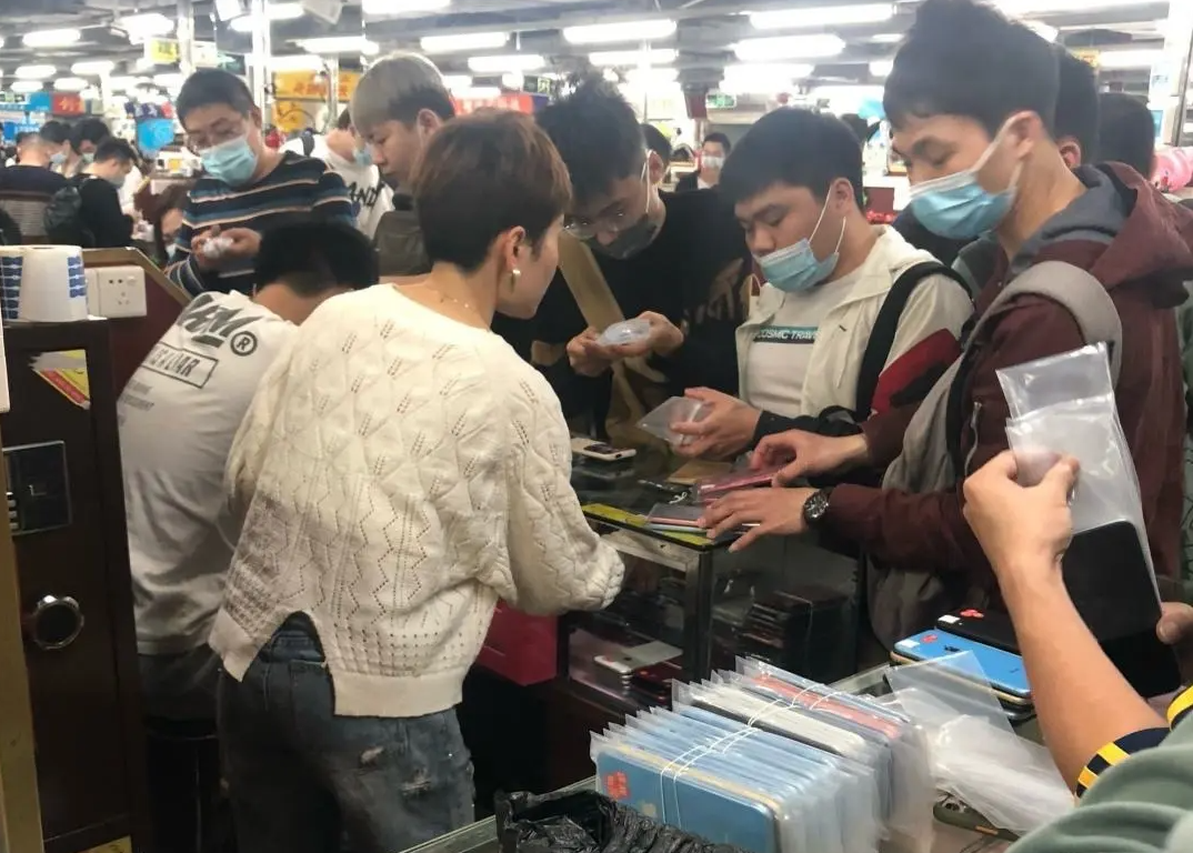 PHP|最新骗局：把华强北商贩和顾客当傻子，中间商赚一部手机当差价！