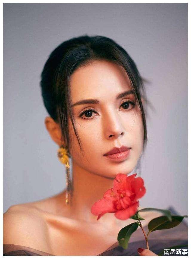 张天爱|张天爱的骷髅架,黄奕的僵尸脸,娱乐圈的“病态审美”停止吧