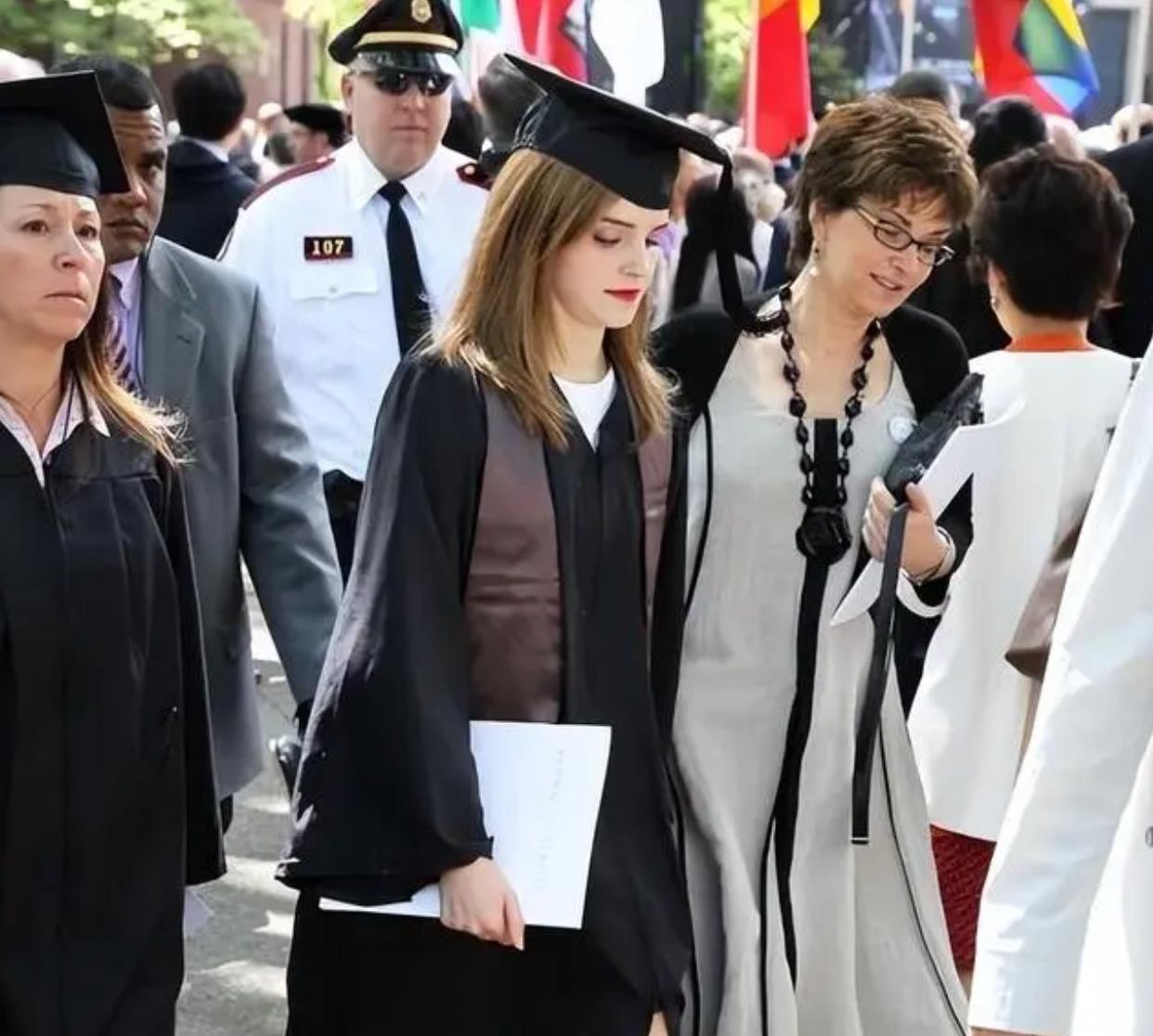 J.K.罗琳|白眼狼？哈利·波特主演回应自己反对JK罗琳的言论，遭粉丝讽刺！