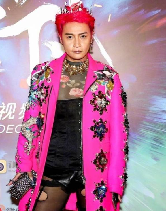陈志朋|陈志朋前经纪人再发声：为了热搜才奇装异服，每场演出已涨到30万