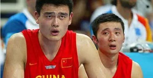 姚明|兄弟情深！刘炜为了让姚明吃饱，自己挨饿“偷”蛋糕这事是真的吗