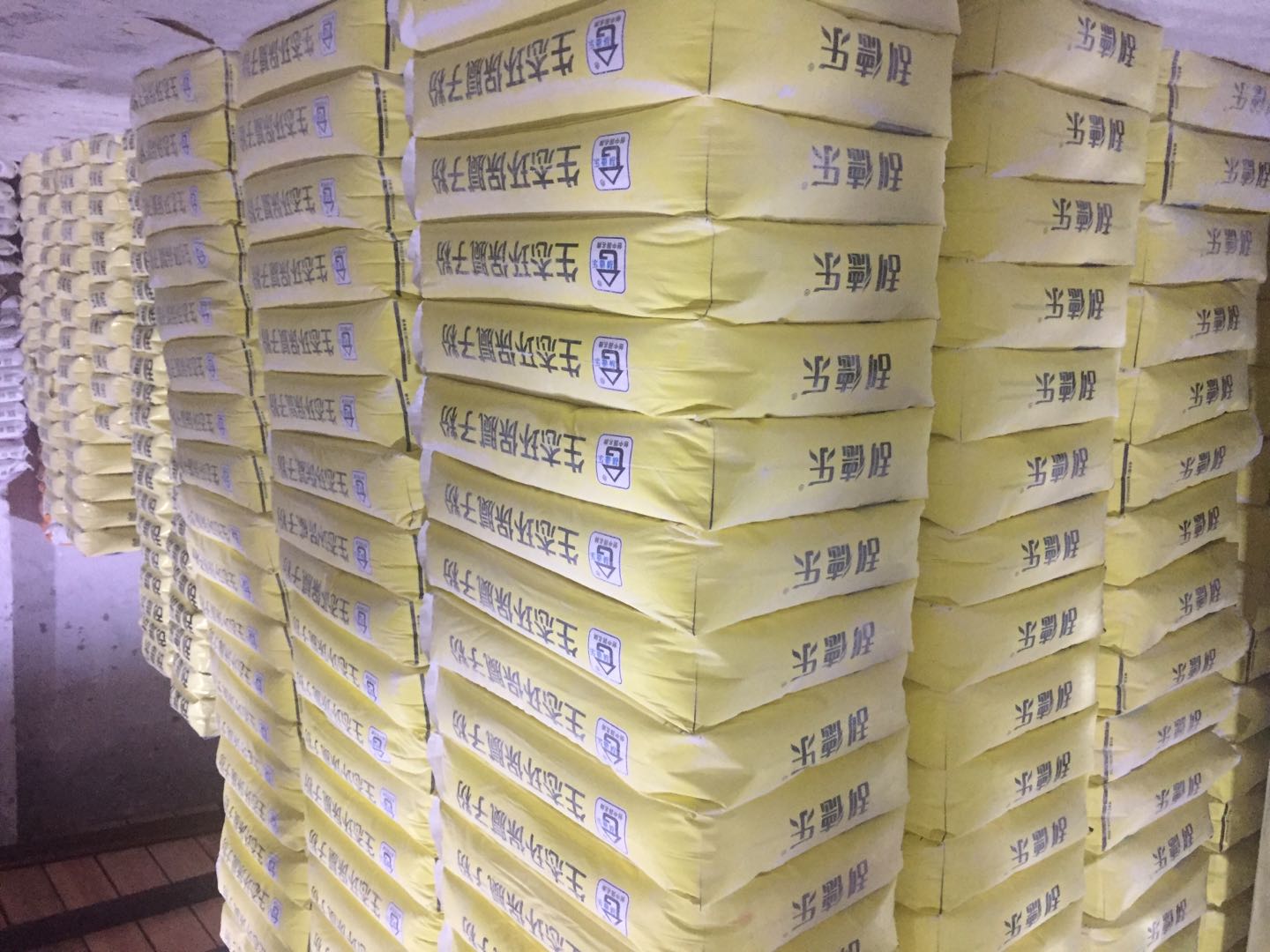 刮墙用腻子膏好还是用腻子粉好了,幸亏在装修前看到不然又得踩雷