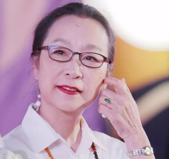 罗敏|周野芒，情断奚美娟娶了琼女郎，夫妻恩爱多年却一直没要孩子