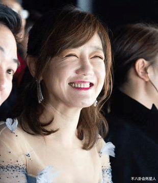 薛佳凝|薛佳凝“硅胶脸”演高中生，陈好发福变大妈，《粉红女郎》也老了