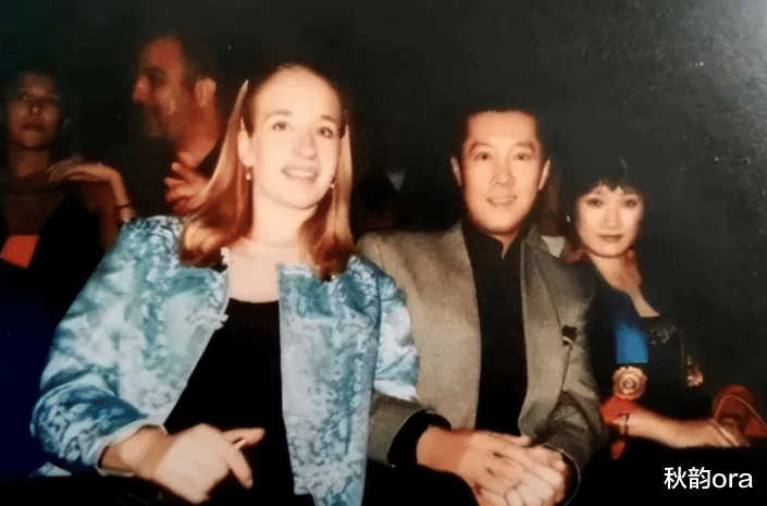 蔡国庆|蔡国庆：两次情断异国恋后，娶粉丝秦娟为妻，如今儿子成他的骄傲