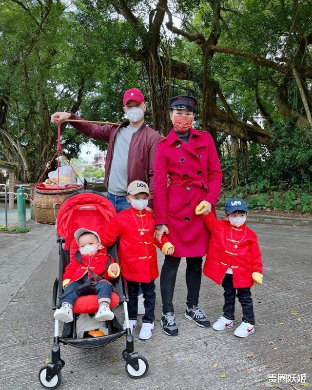 胡杏儿|胡杏儿晒夫妻七年前后合影,老公李乘德不变,胡杏儿四年三胎显老