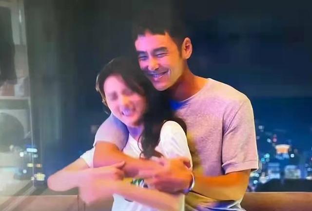 宋祖儿|宋祖儿穿短袖拍戏，肢体动作成了槽点，被指“牺牲太大”