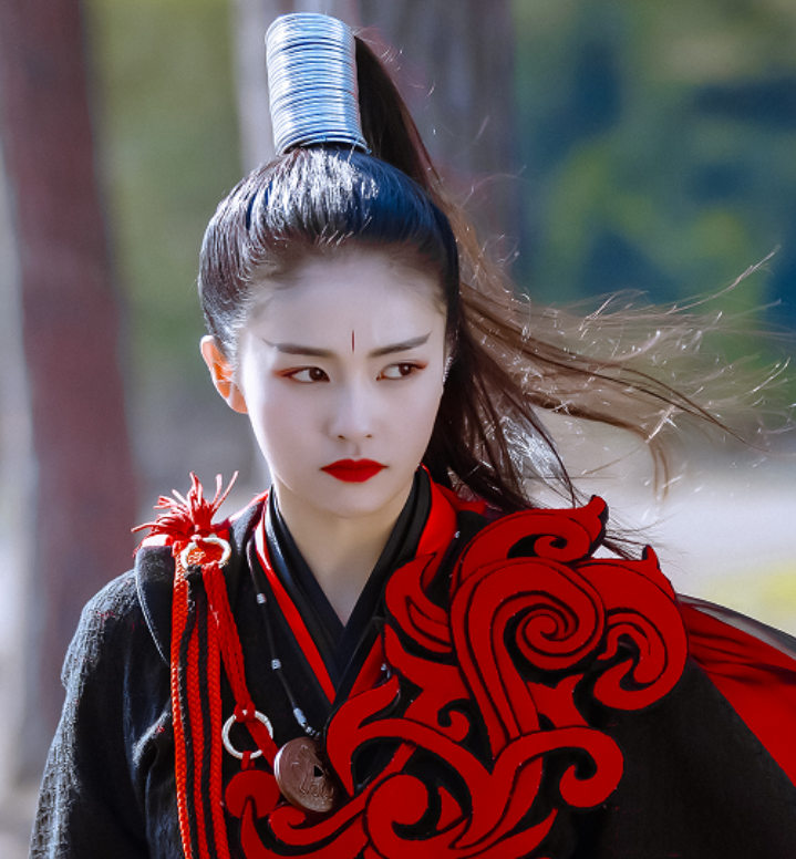 迪丽热巴|娱乐圈6位“锦鲤”明星:肖战迪丽热巴不压戏,赵露思3年播10部戏!