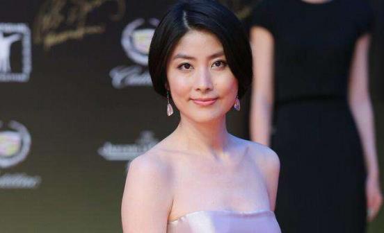 陈慧琳|有何背景？向华强都不敢招惹她，谁在为陈慧琳保驾护航？