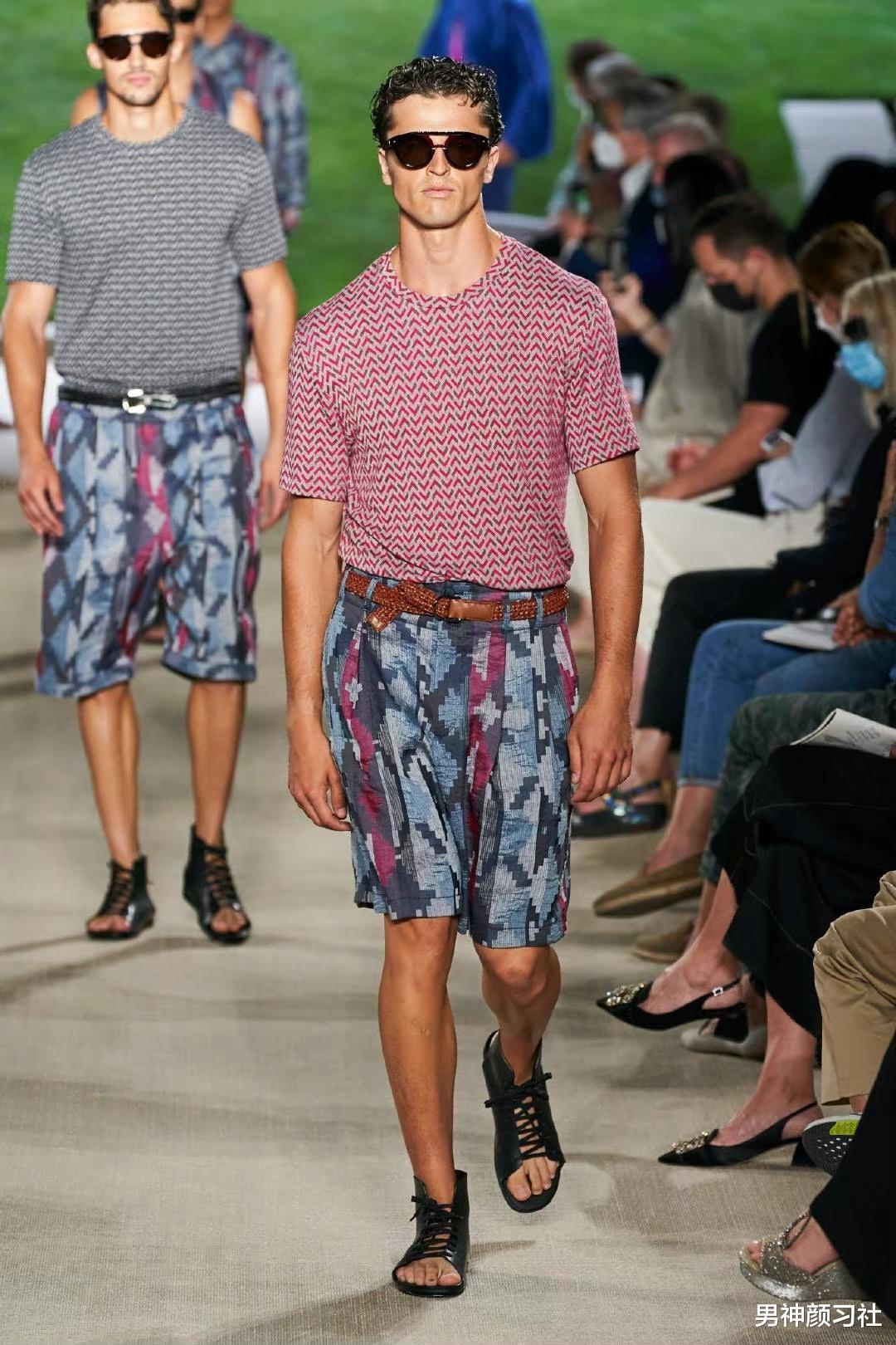 粗腿男士请进！遮肉又藏象腿的百慕大短裤应该这么穿