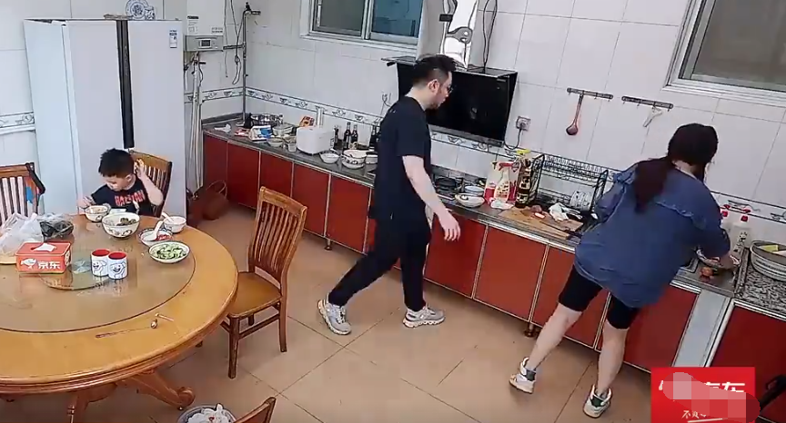 巴图|饭吃剩才留给老婆，面对木讷巴图，博古用最少的话给老公上了一课