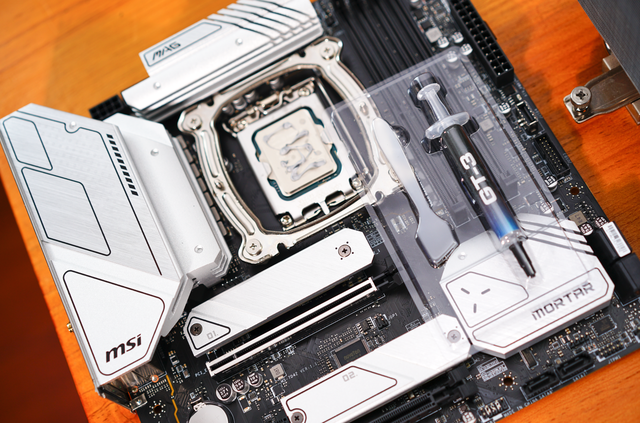 键盘|主板自带M.2散热片是鸡肋？看看B660迫击炮+PCIe4.0固态上机实测