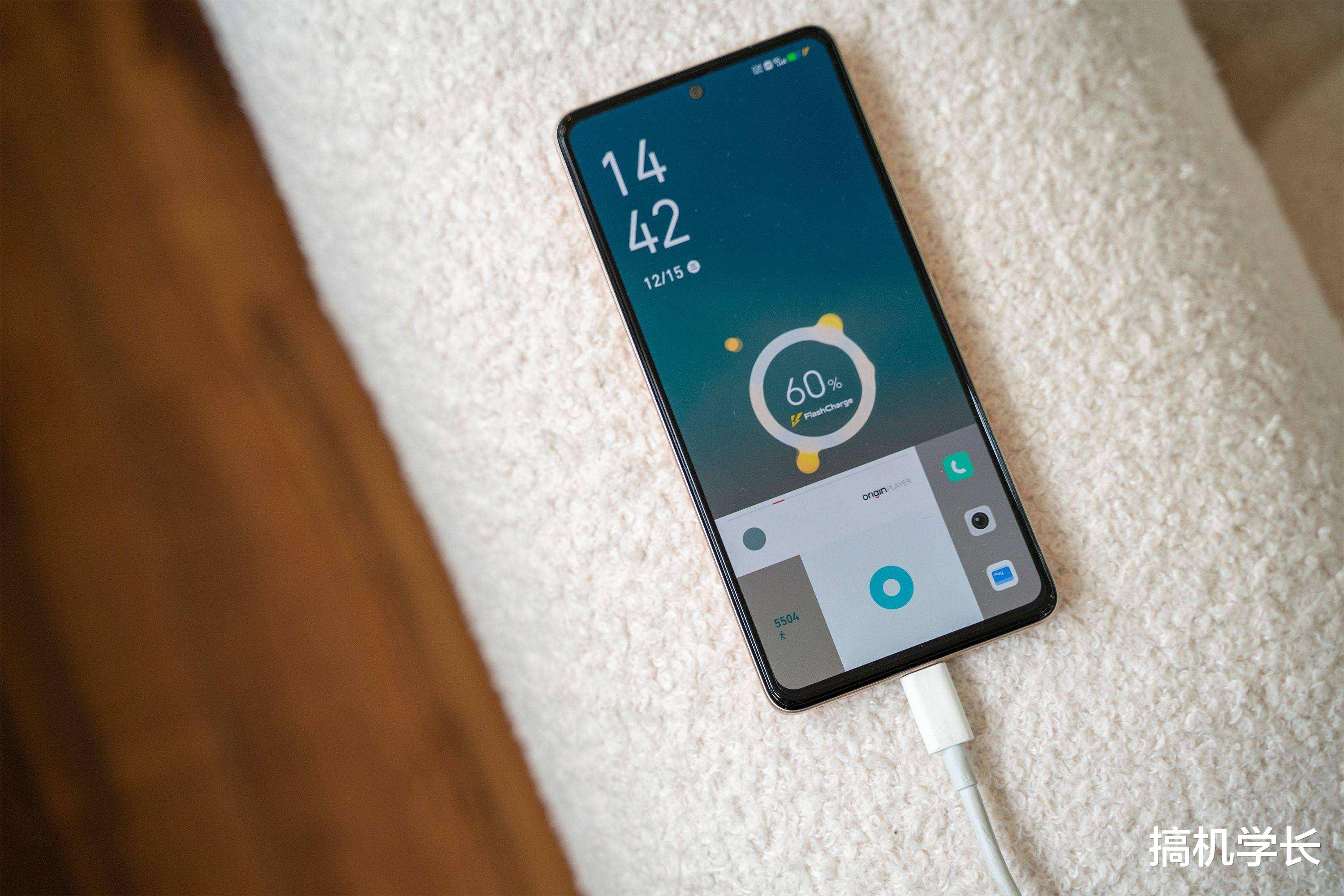 手机电池|手机电量该用完再充，还是剩一半就充？