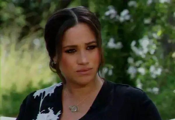 啃老|「啃老的巨婴」碰上「不专业的打工人」，两口子真 ? 绝配