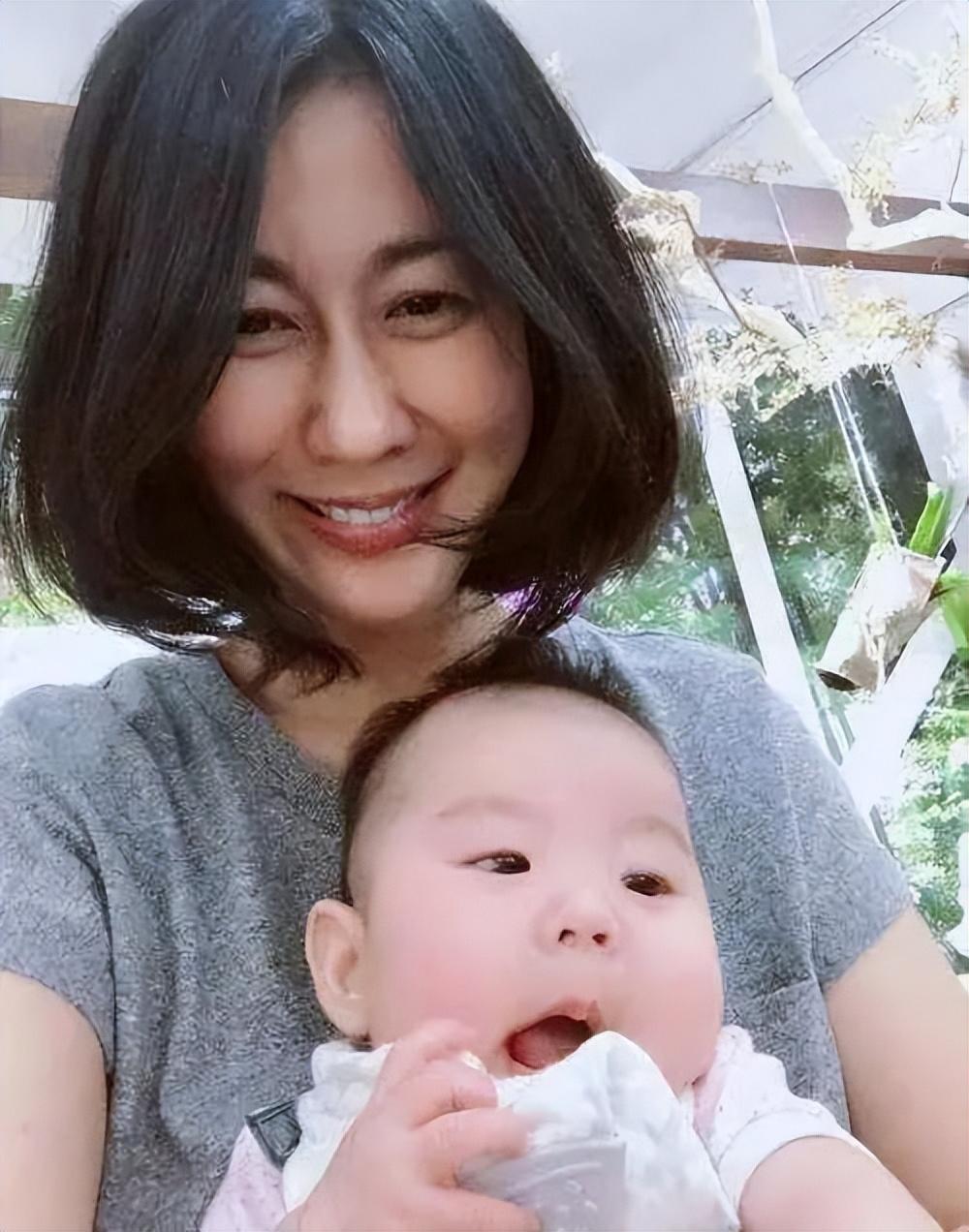 大S|蓝正龙一家，四口很温馨，周渝民夫妻合照超甜蜜，没娶大S都很幸福