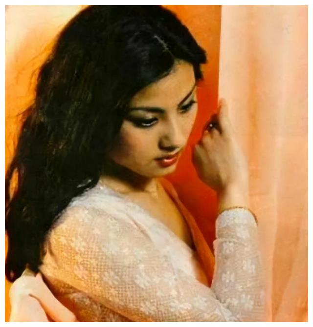 罗烈|演员乐韵:17岁一夜成名,28岁绝望离世,父母却拒绝给她举办葬礼