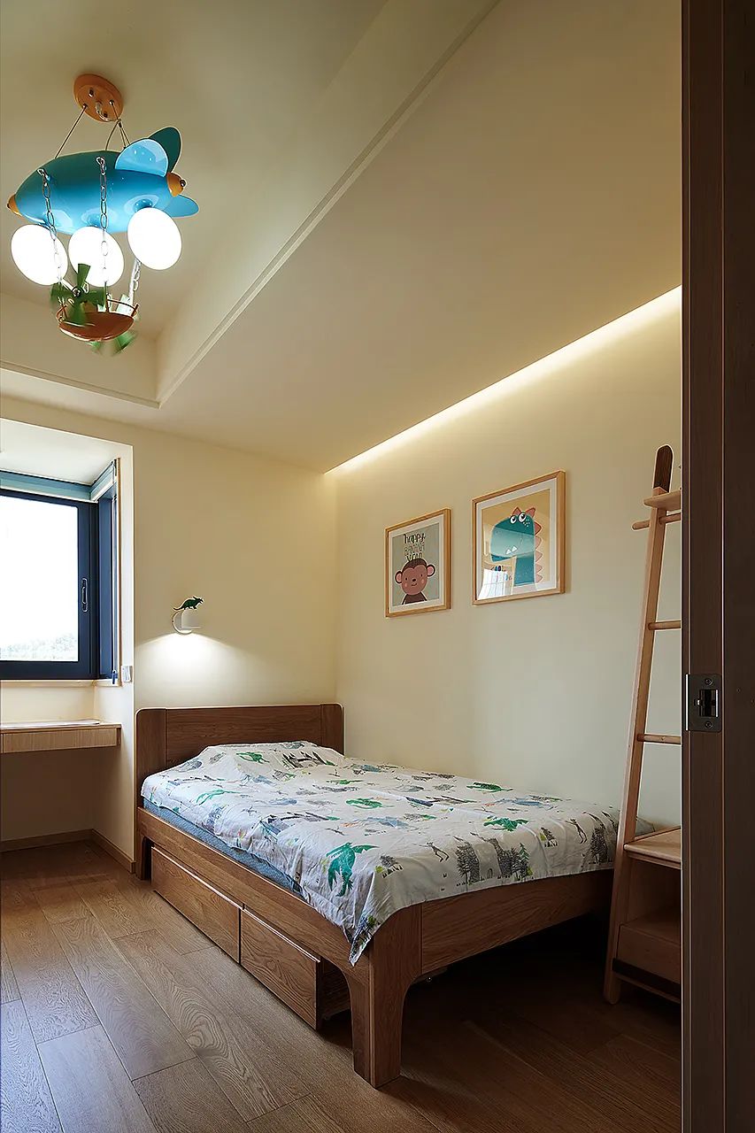 采光差的小黑屋逆袭，无主灯、软膜天花，还有…