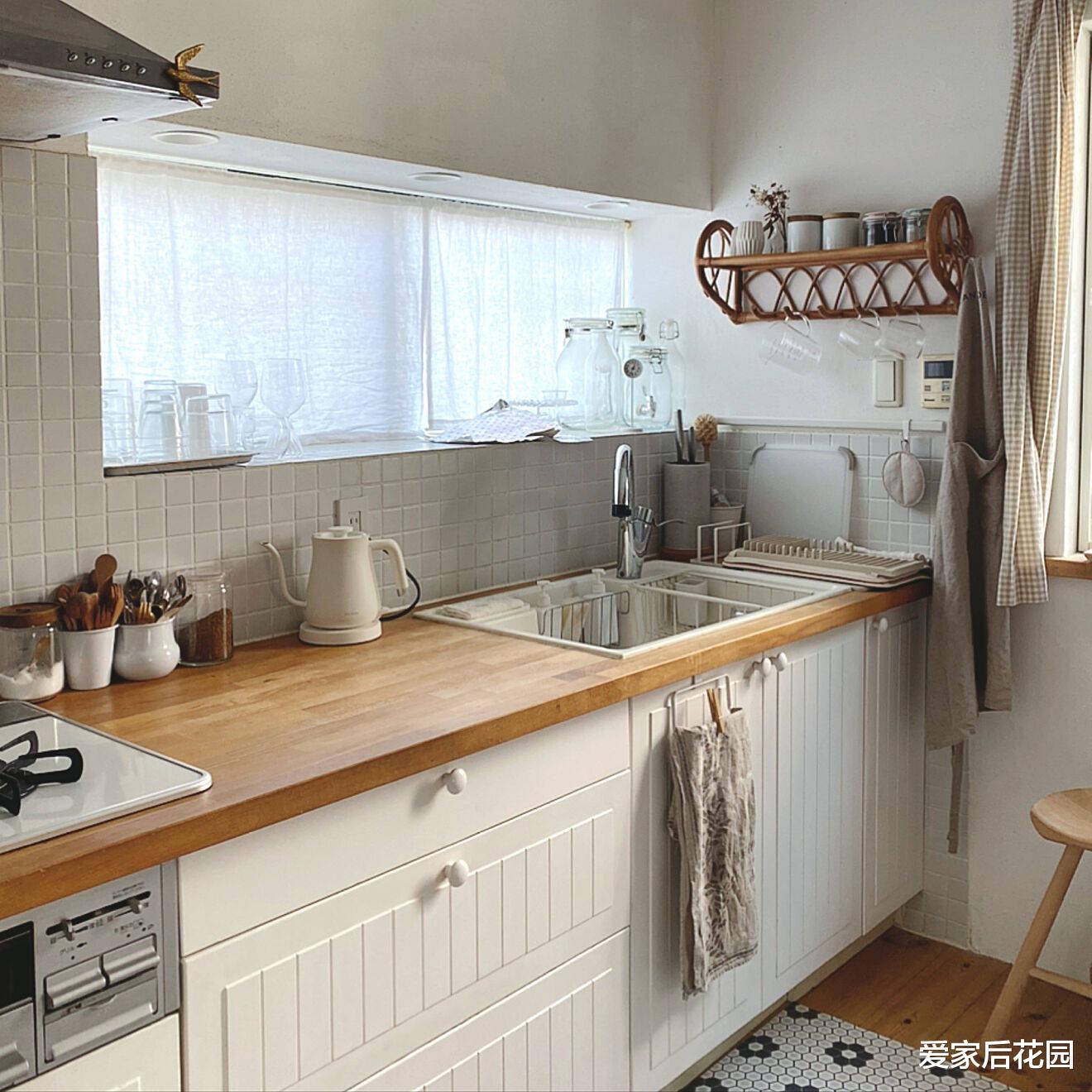 厨房台面到底要用大理石还是石英石?看了店员的对比,庆幸没买错