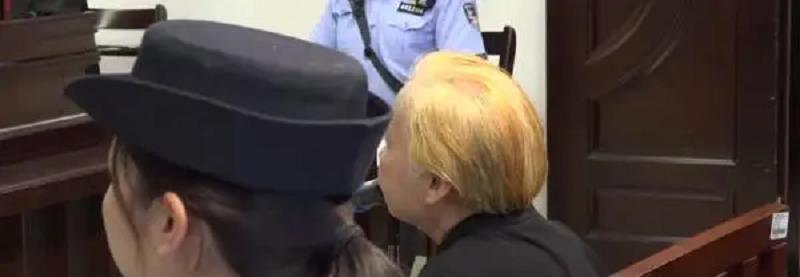 2017年,广东83岁老妇毒杀小儿子后被捕判刑,现场的人却为她求情