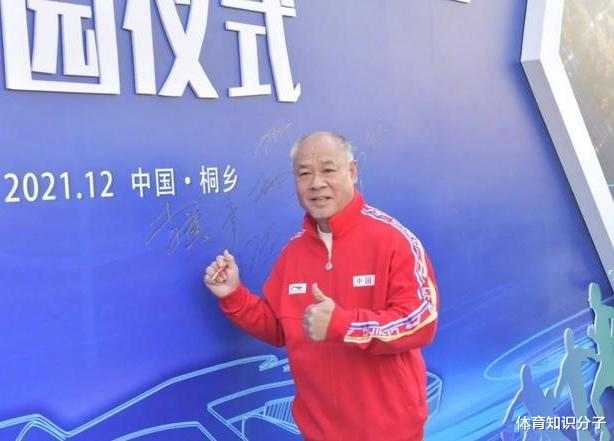 李寧|58歲體壇億萬富豪老態(tài)龍鐘！白發(fā)禿頂明顯發(fā)福，帥小伙變糟老頭