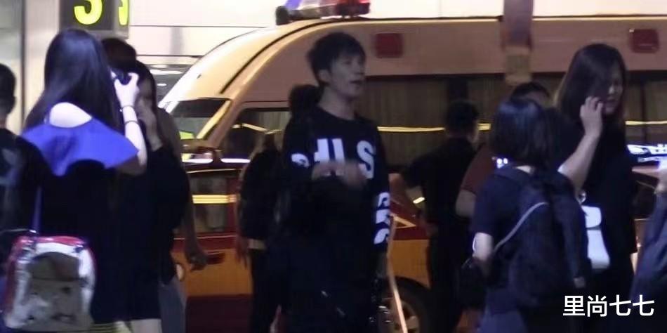 大张伟老婆不漂亮但有福气！拎爱马仕走机场，气场超强像女主