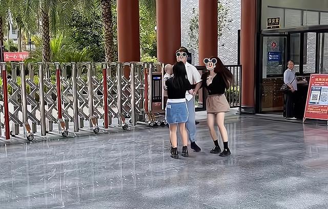 一女子无力抚养孩子,想把孩子交给前夫抚养,被他无情拒绝
