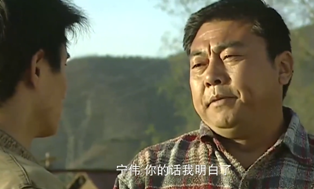 血色浪漫|《血色浪漫》杀手宁伟:42岁胖60斤头发花白,吃路边摊3年无戏拍