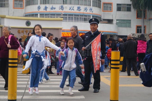 做父母的要注意:儿女找对象,不能找从事以下这四种工作的人