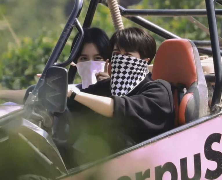 檀健次|《很想很想你》氛围感路透！周也气质出挑，檀健次侧颜梦回沈翊！