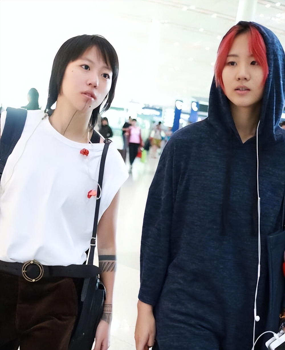 李嫣|李亚鹏再婚后,李嫣在国外似乎有点放飞自我了,王菲也不管管吗