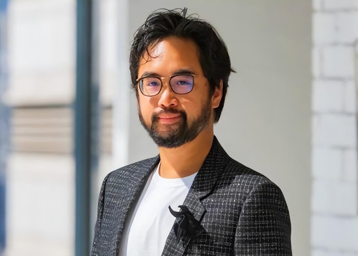 lisa|Lisa约会香港千亿富三代,将身体紧贴男方怀里,男方颜值气质遭吐槽