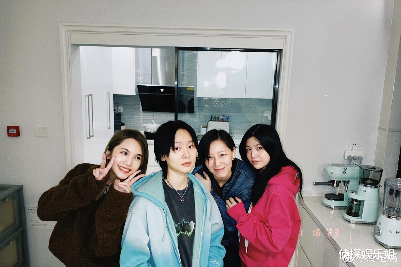 唐艺昕|陈妍希杨丞琳周笔畅李斯丹妮小聚,四人素颜39岁陈妍希最显年轻