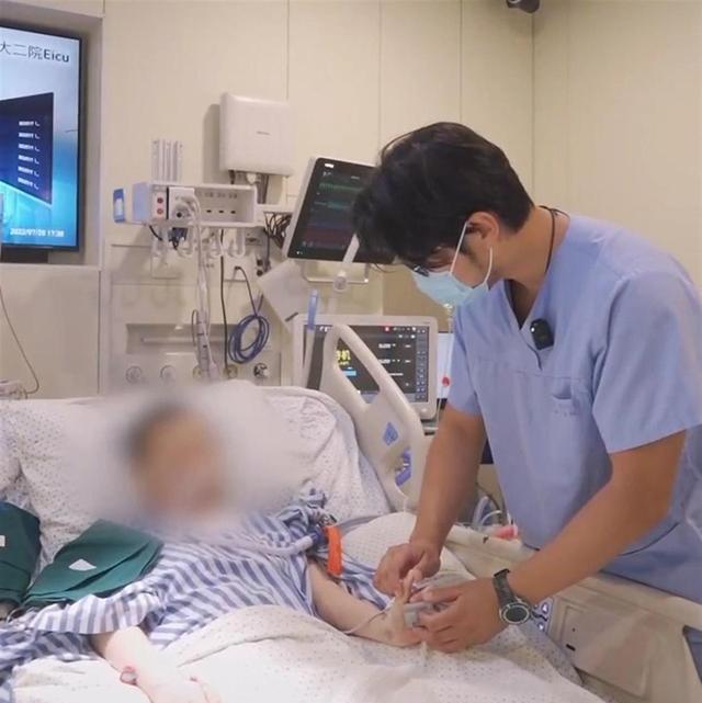 网暴连夜加班猝死女孩父亲,有些人已经丧心病狂