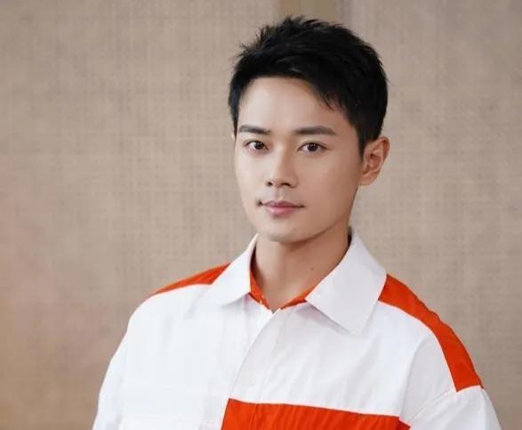 曹骏|“沉香”曹骏:出道17年和女友分手成遗憾,如今再靠《底线》翻红