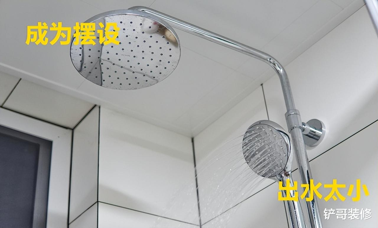 洗澡时,淋浴头堵了别用针扎!教你正确做法,出水量大还舒适