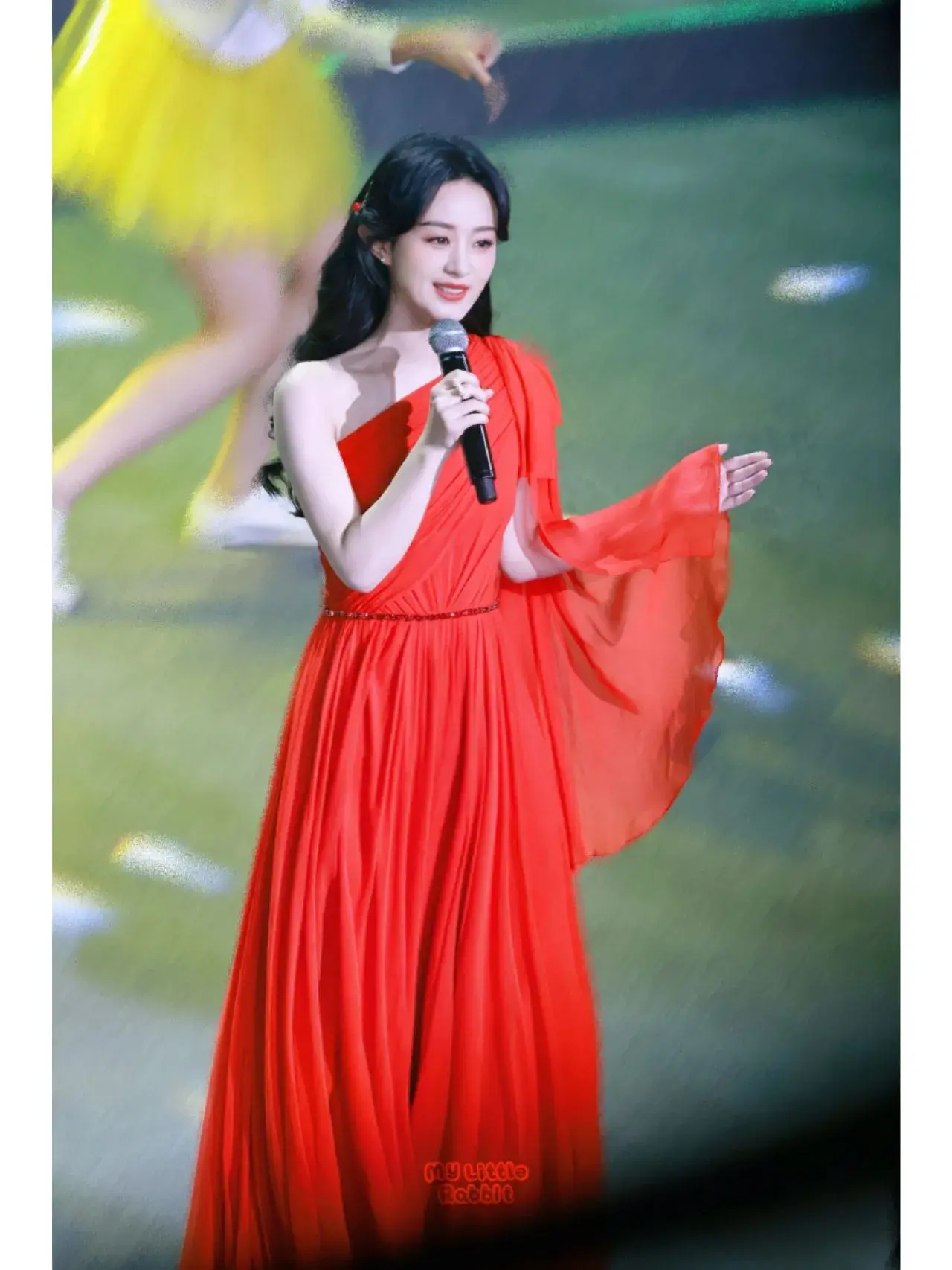 赵丽颖|赵丽颖、杨幂同时亮相百花迎春晚会上演红蓝CP