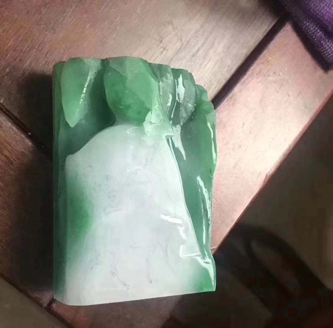 |“树深时见鹿，溪午不闻钟。”