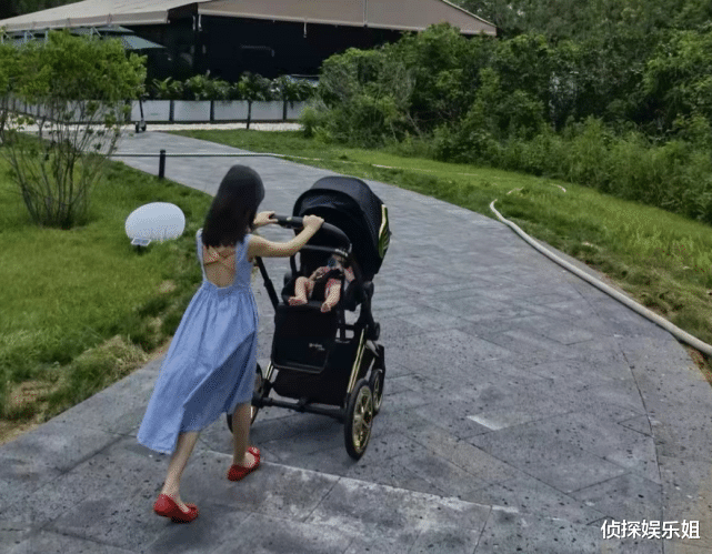 张梓琳|张梓琳花式晒俩女儿，小姐妹“倒挂金钩”出镜，胖妹小长腿好优越