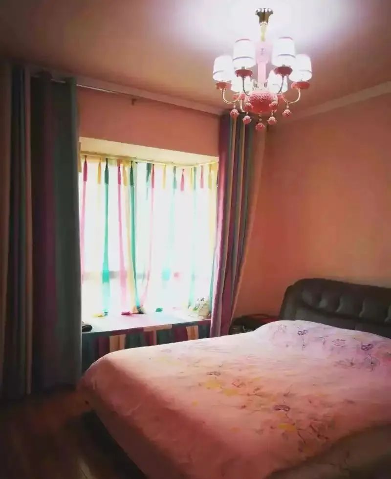 晒晒老婆的“少女风”装修,卧室超嫩,谁出钱谁是大爷,我很无奈