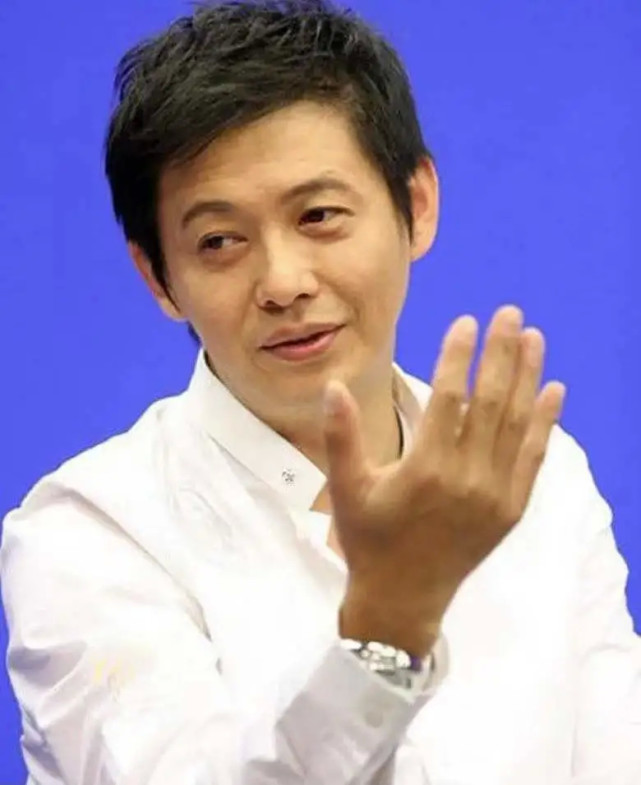 主持人|消失的央视春晚主持人：投资失败，情史复杂，直播带货，命运唏嘘