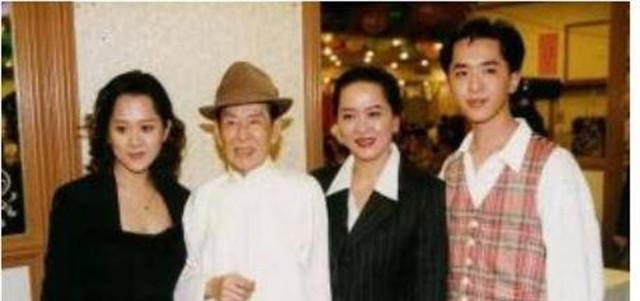 小S|洪金梅:富豪喜欢细腰,她就穿塑身衣30年,富豪遗嘱给她一元钱