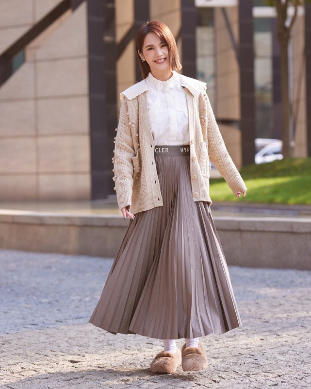 杨丞琳|杨丞琳都是结了婚的女人了，穿衣还像小女孩似的，学生打扮真显嫩