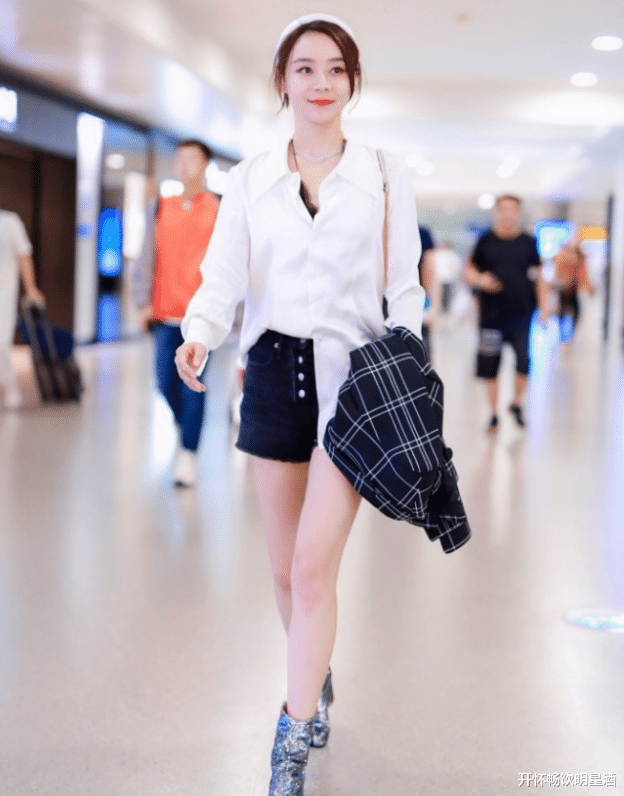 袁姗姗|“三长两短”的6厘米牛仔裤,展现最美袁姗姗,网友:好美!