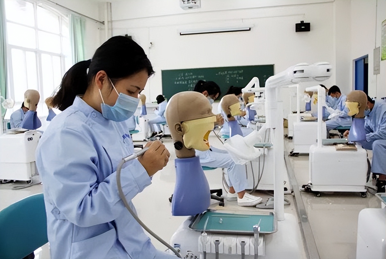 考研|医学生不考研就没有出路吗?张雪峰直言:县医院招聘都不要本科生