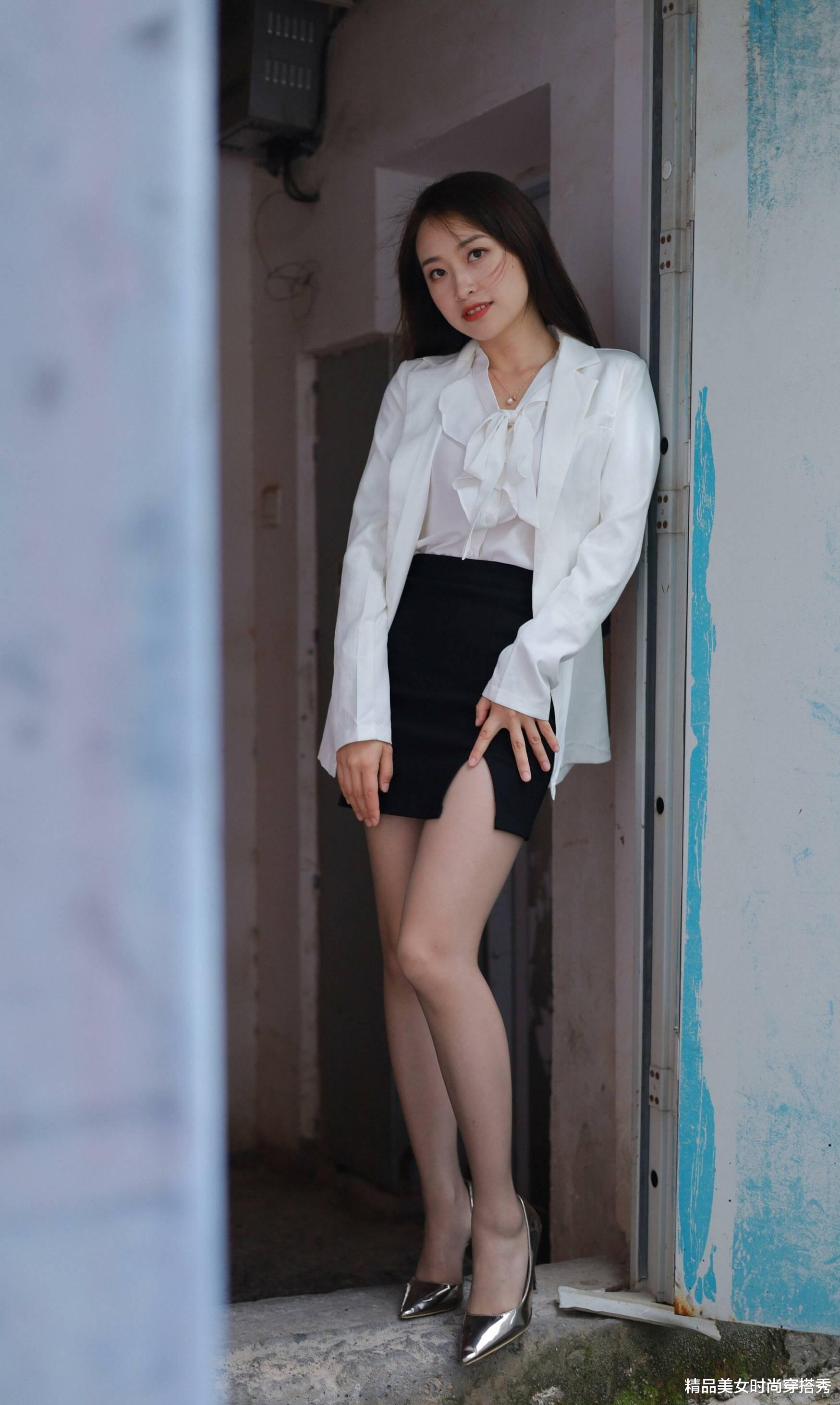 穿衣搭配|白衬衫太适合通勤穿了,飘带+V领,尽显优雅,知性大方