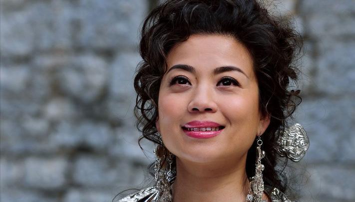 张也|张也:和张行恋爱8年未果,与大8岁吕继宏相伴多年,54岁仍未婚