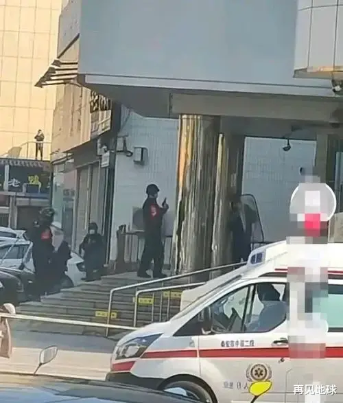 这个时代,竟然还有人抢银行,还搭上了自己的命,他真是笨死的