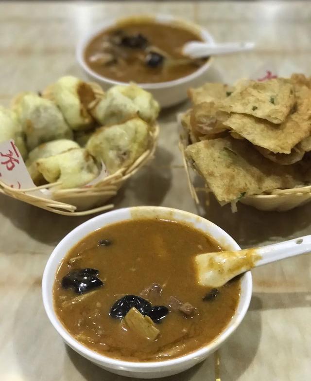 河南“早餐之王”的胡辣汤，为何在南方火不了？网友：全靠穷讲究