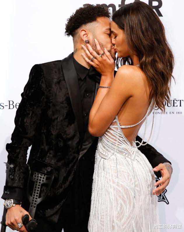 內(nèi)馬爾|內(nèi)馬爾“新戀情”曝光！與前任女友同名，兒子還是前女友閨蜜生的